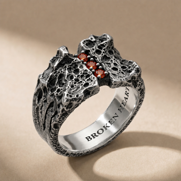TERNUM SANGUINIS three-stone ring in volcanic-oxidized 925 silver with red stones, handcrafted in Italy for you - Broken Hearts