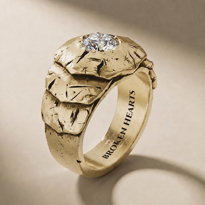 GOLDEN SCUTUM LUX