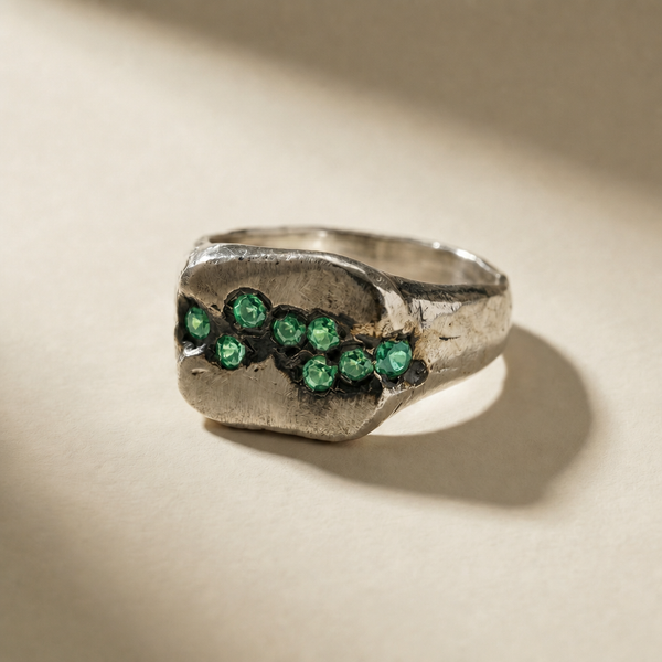 CUMULUS VIRIDIS ring in volcanic-oxidized 925 silver with green stones, handcrafted in Italy for you - Broken Hearts