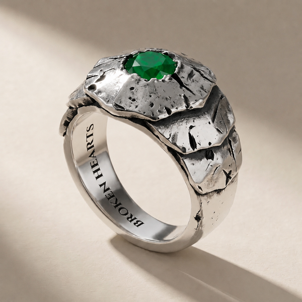 SCUTUM VIRIDIS ring in volcanic-oxidized 925 silver with green stones, handcrafted in Italy for you - Broken Hearts