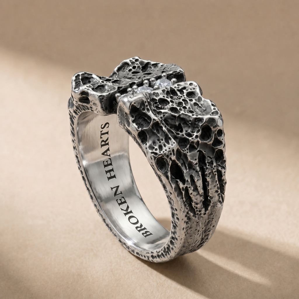 TERNUM LUX three-stone ring in volcanic-oxidized 925 silver with white stones, handcrafted in Italy for you - Broken Hearts