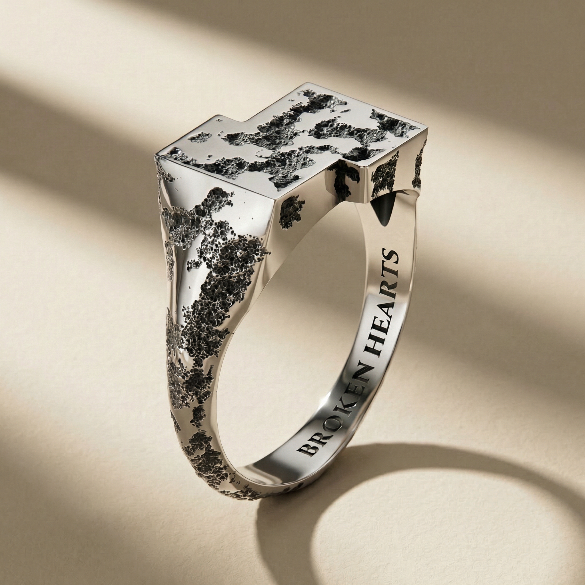 TACTUM ring in volcanic-oxidized 925 silver, handcrafted in Italy for you - Broken Hearts