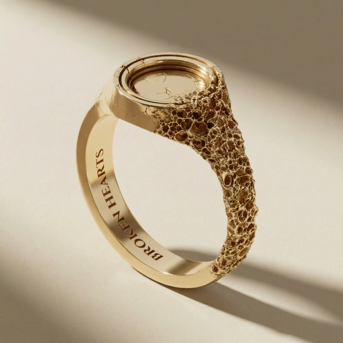 SIGILLUM AUREUM ring, solid 18kt gold, handcrafted in Italy for you - Broken Hearts