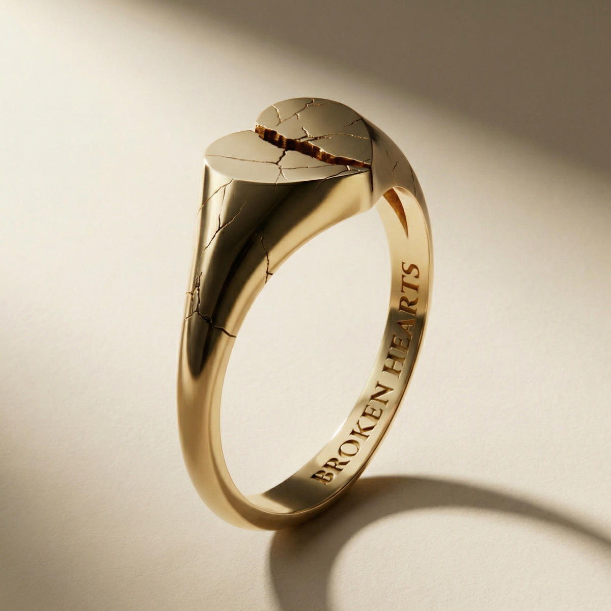 RUPTUM AUREUM ring, solid 18kt gold, handcrafted in Italy for you - Broken Hearts