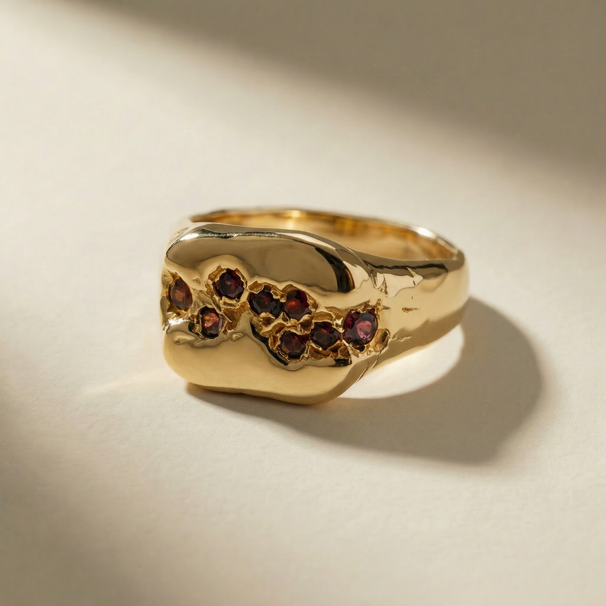 KLUSTER AUREUM SANGUINIS cluster ring, solid 18kt gold, with red stones, handcrafted in Italy for you - Broken Hearts