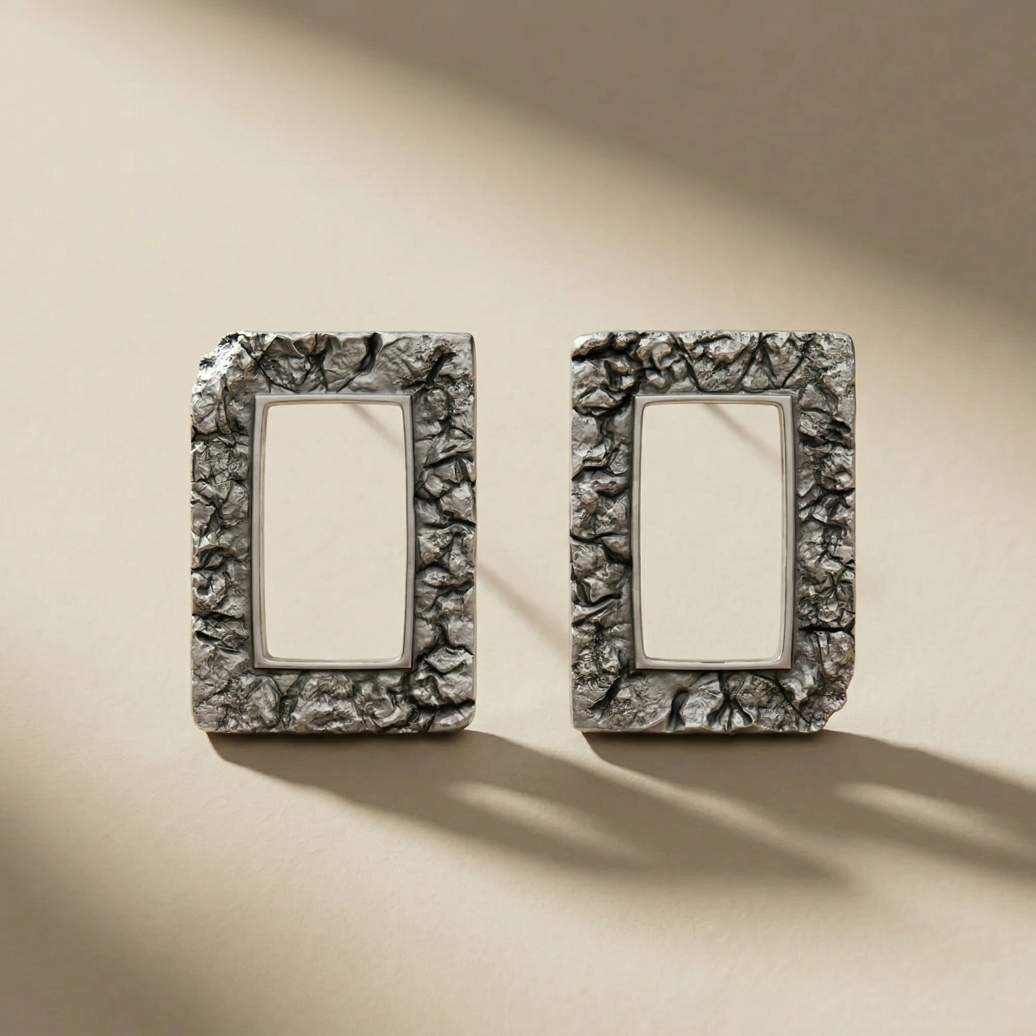 QUADRA stud earrings in volcanic-oxidized 925 silver, handcrafted in Italy for you - Broken Hearts