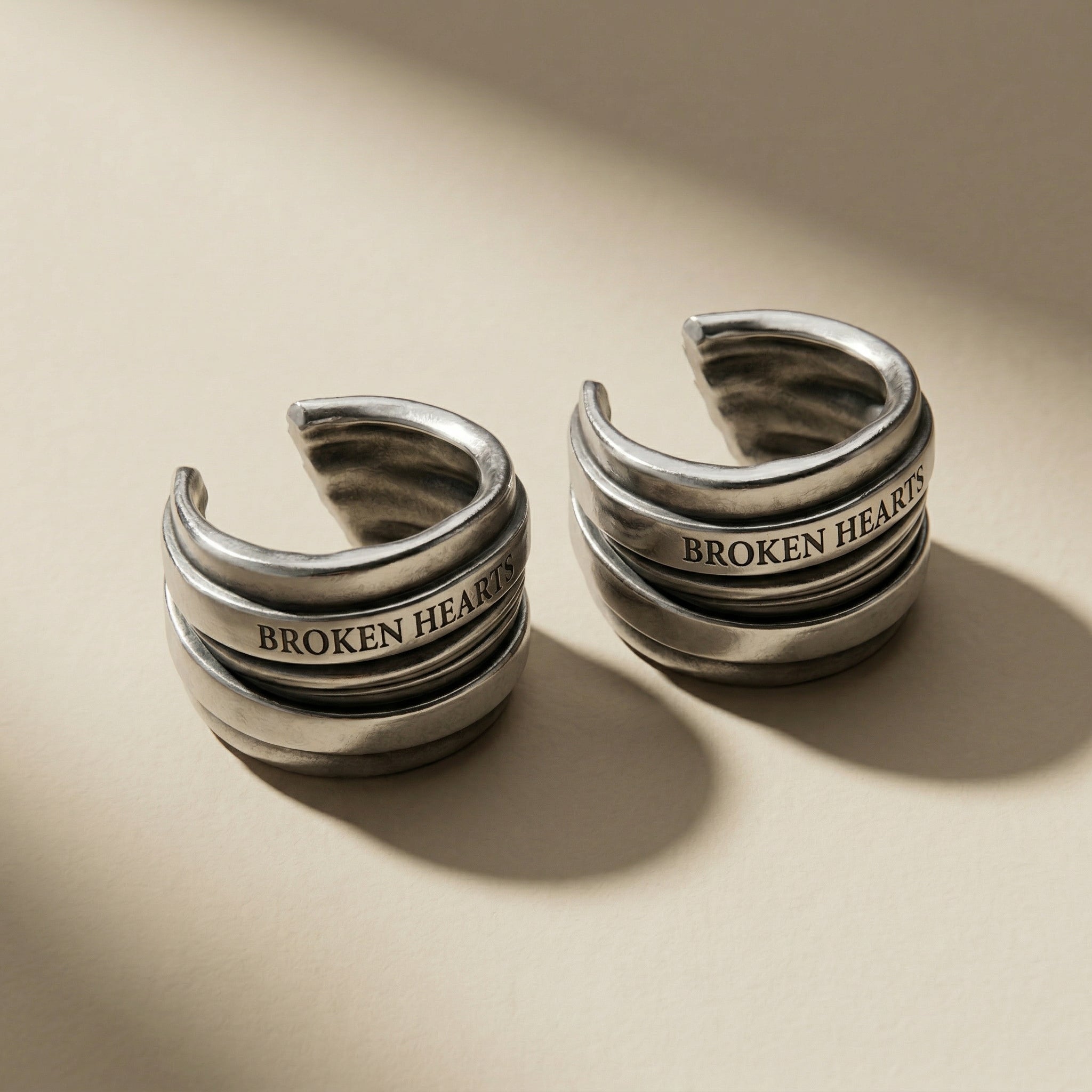 VINCULUM hoop earrings in volcanic-oxidized 925 silver, handcrafted in Italy for you - Broken Hearts