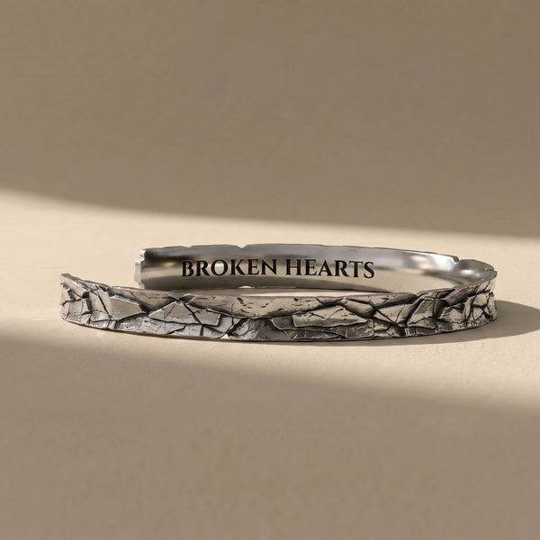 VOLUMEN ring in volcanic-oxidized 925 silver, handcrafted in Italy for you - Broken Hearts