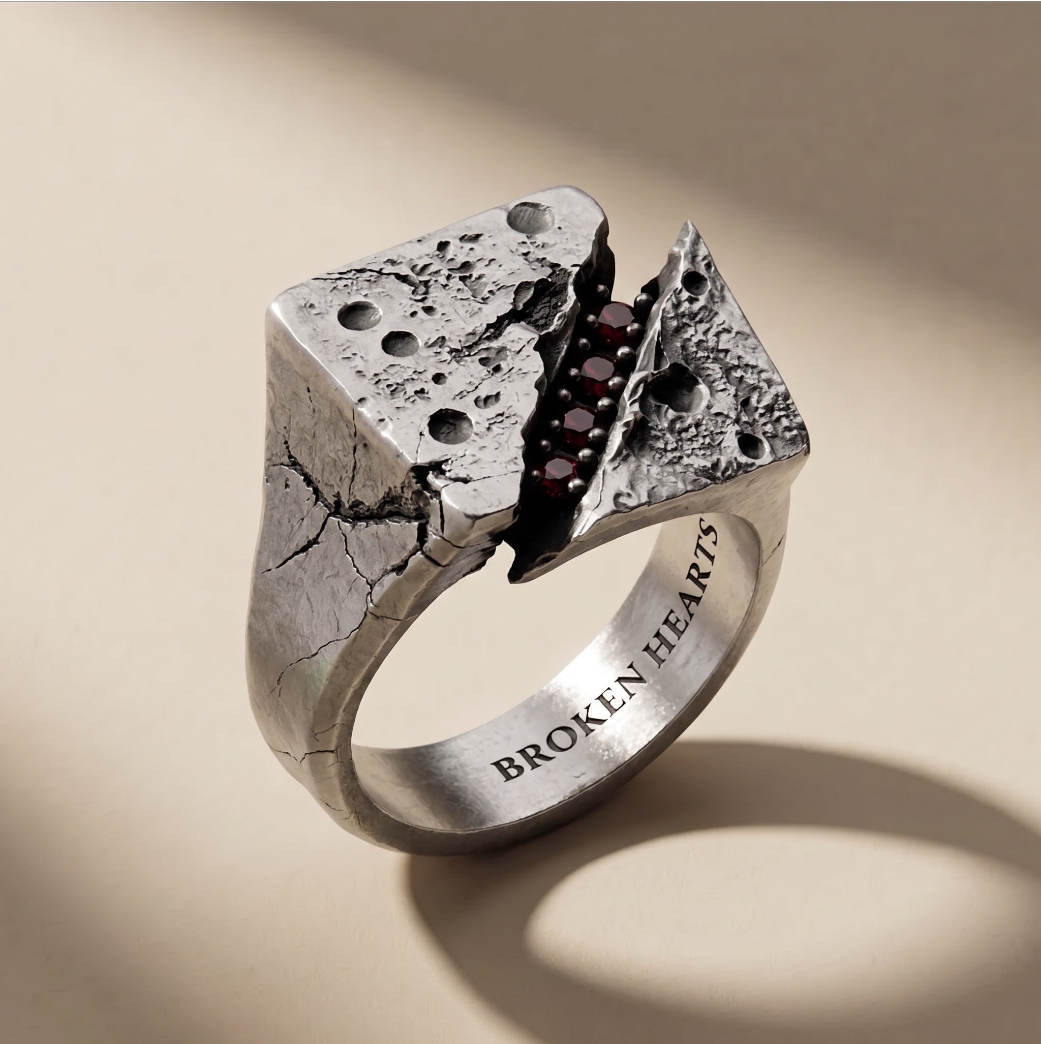 FRACTURA SANGUINIS ring in volcanic-oxidized 925 silver with red stones, handcrafted in Italy for you - Broken Hearts