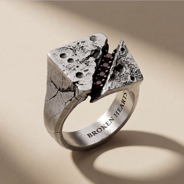 FRACTURA SANGUINIS ring in volcanic-oxidized 925 silver with red stones, handcrafted in Italy for you - Broken Hearts