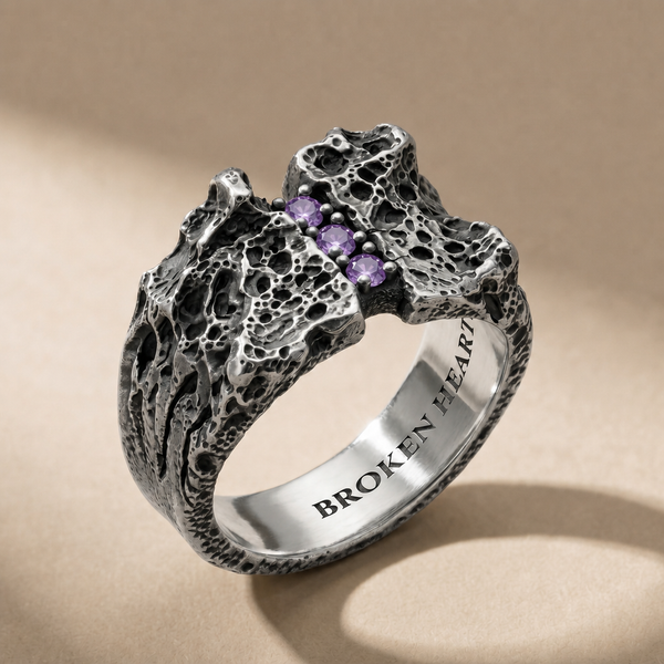 TERNUM VESPER three-stone ring in volcanic-oxidized 925 silver with violet stones, handcrafted in Italy for you - Broken Hearts
