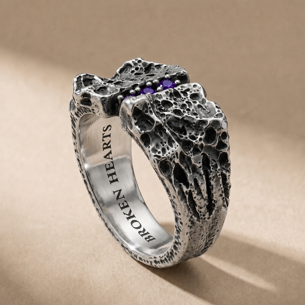 TERNUM VESPER three-stone ring in volcanic-oxidized 925 silver with violet stones, handcrafted in Italy for you - Broken Hearts