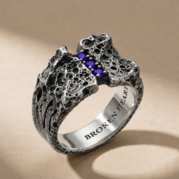 TERNUM VESPER three-stone ring in volcanic-oxidized 925 silver with violet stones, handcrafted in Italy for you - Broken Hearts
