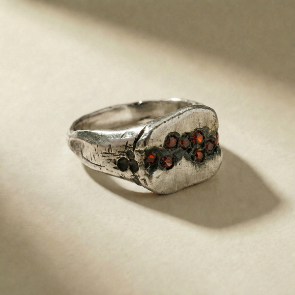 CUMULUS SANGUINIS ring in volcanic-oxidized 925 silver with red stones, handcrafted in Italy for you - Broken Hearts