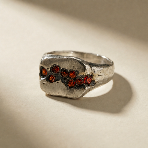 CUMULUS SANGUINIS ring in volcanic-oxidized 925 silver with red stones, handcrafted in Italy for you - Broken Hearts