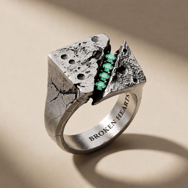 FRACTURA VIRIDIS ring in volcanic-oxidized 925 silver with green stones, handcrafted in Italy for you - Broken Hearts