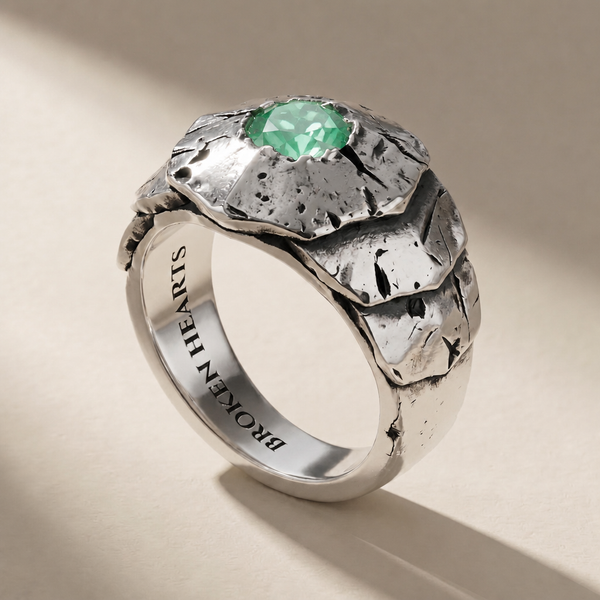 SCUTUM VIRIDIS ring in volcanic-oxidized 925 silver with green stones, handcrafted in Italy for you - Broken Hearts