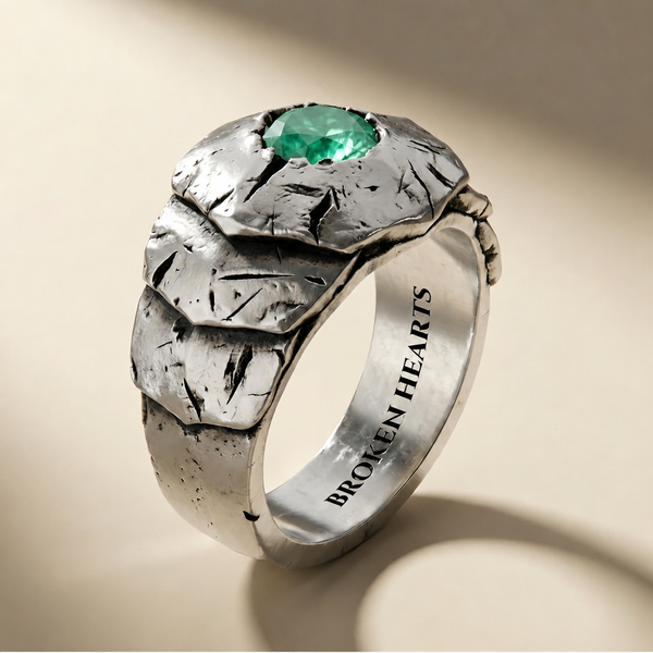 SCUTUM VIRIDIS ring in volcanic-oxidized 925 silver with green stones, handcrafted in Italy for you - Broken Hearts