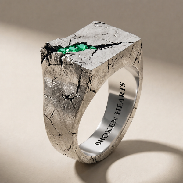 SAXUM VIRIDIS ring in volcanic-oxidized 925 silver with green stones, handcrafted in Italy for you - Broken Hearts