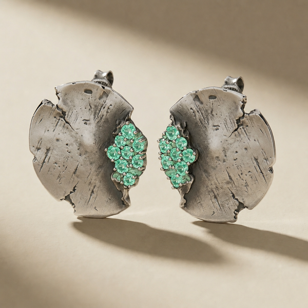 ORBITA VIRIDIS ear cuff in volcanic-oxidized 925 silver with green stones, handcrafted in Italy for you - Broken Hearts