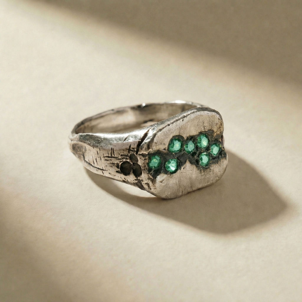 CUMULUS VIRIDIS ring in volcanic-oxidized 925 silver with green stones, handcrafted in Italy for you - Broken Hearts