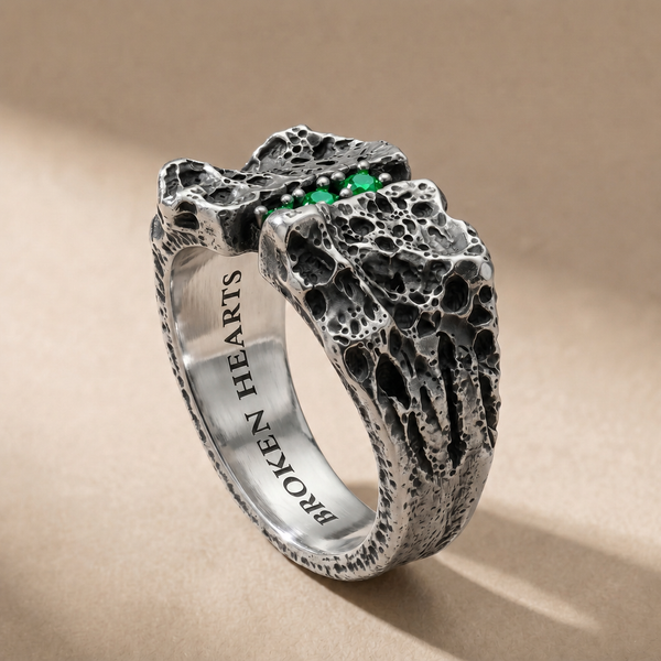 TERNUM VIRIDIS three-stone ring in volcanic-oxidized 925 silver with green stones, handcrafted in Italy for you - Broken Hearts