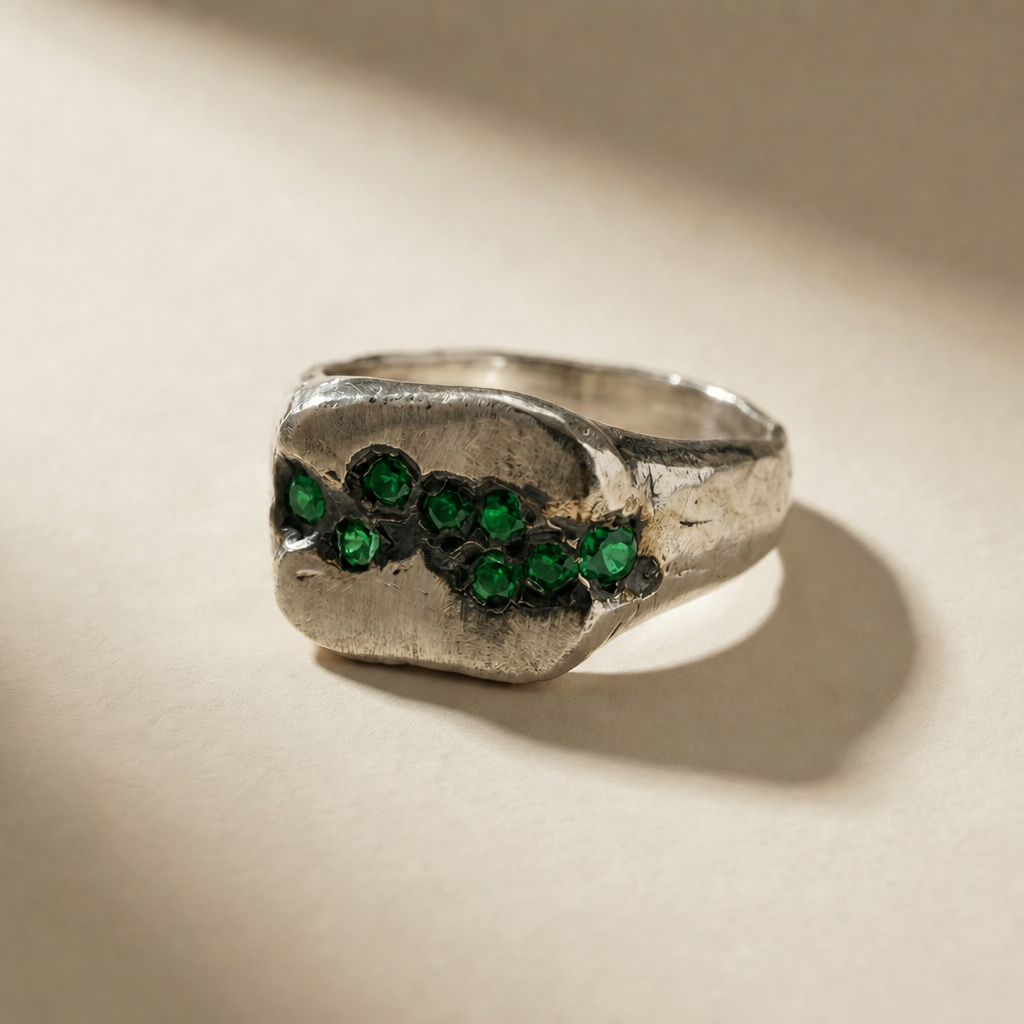 CUMULUS VIRIDIS ring in volcanic-oxidized 925 silver with green stones, handcrafted in Italy for you - Broken Hearts
