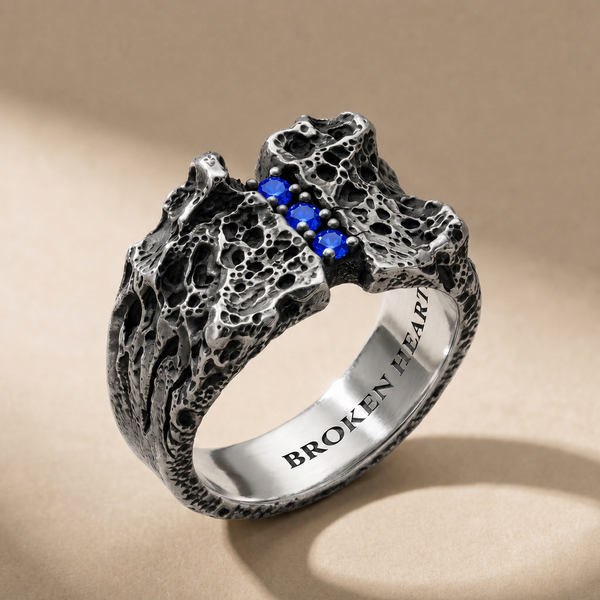 TERNUM ABYSSUS three-stone ring in volcanic-oxidized 925 silver with blue stones, handcrafted in Italy for you - Broken Hearts