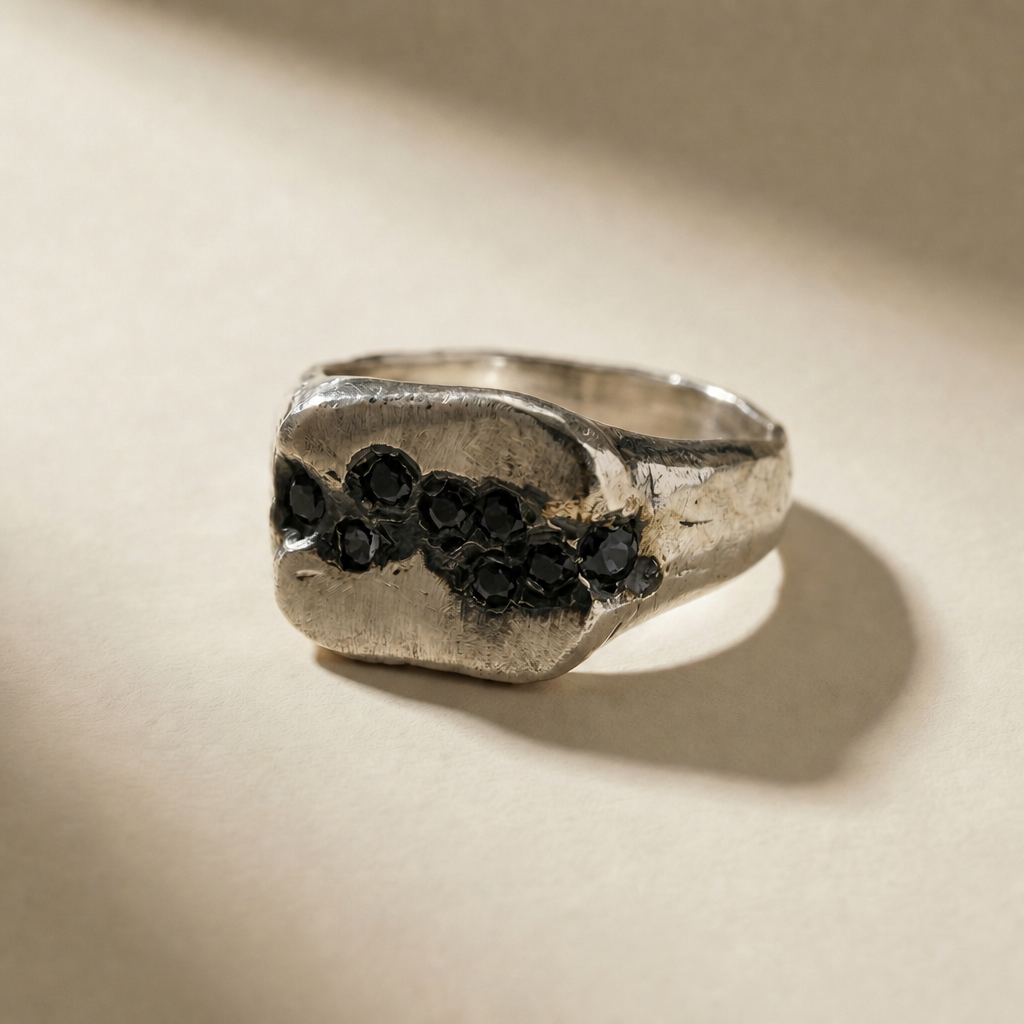 CUMULUS NOX ring in volcanic-oxidized 925 silver with black stones, handcrafted in Italy for you - Broken Hearts