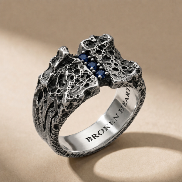 TERNUM ABYSSUS three-stone ring in volcanic-oxidized 925 silver with blue stones, handcrafted in Italy for you - Broken Hearts