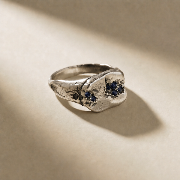 KLUSTER ABYSSUS cluster ring in volcanic-oxidized 925 silver with blue stones, handcrafted in Italy for you - Broken Hearts