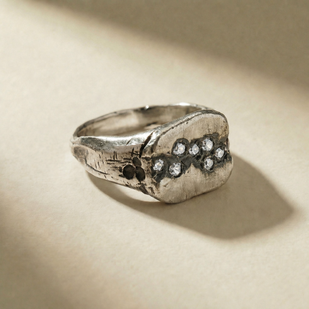 CUMULUS LUX ring in volcanic-oxidized 925 silver with white stones, handcrafted in Italy for you - Broken Hearts