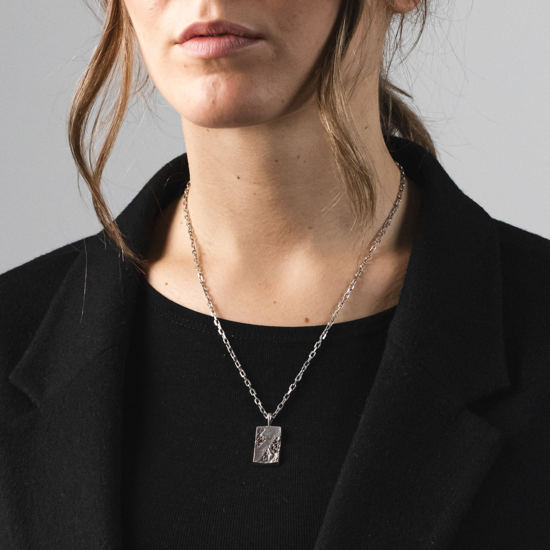 GOLGA SANGUINIS cross pendant in volcanic-oxidized 925 silver with red stones, handcrafted in Italy for you - Broken Hearts