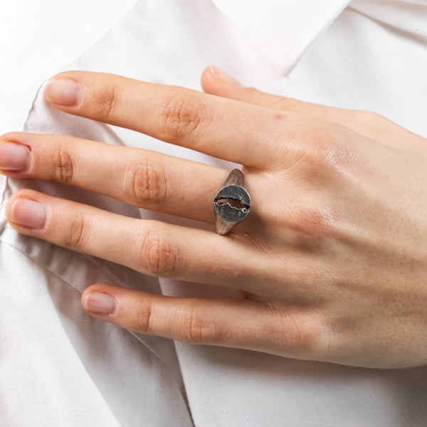 TORUS ring in volcanic-oxidized 925 silver, handcrafted in Italy for you - Broken Hearts