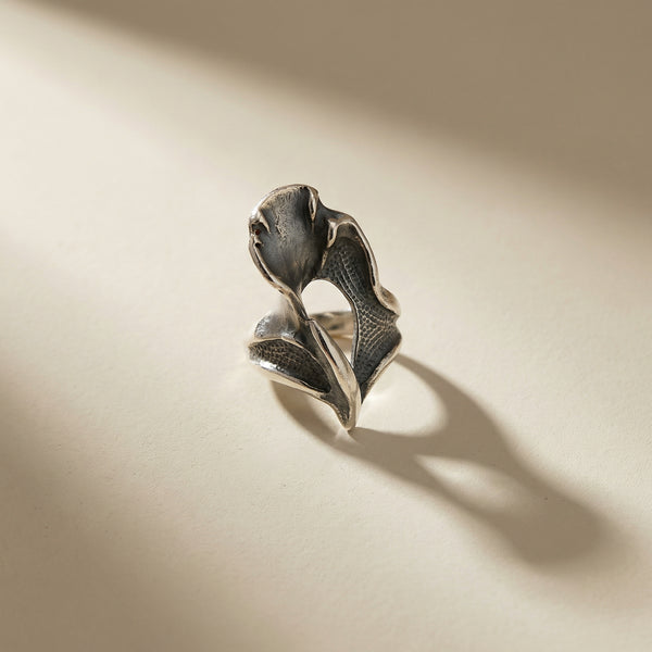 FORMA ring in volcanic-oxidized 925 silver, handcrafted in Italy for you - Broken Hearts