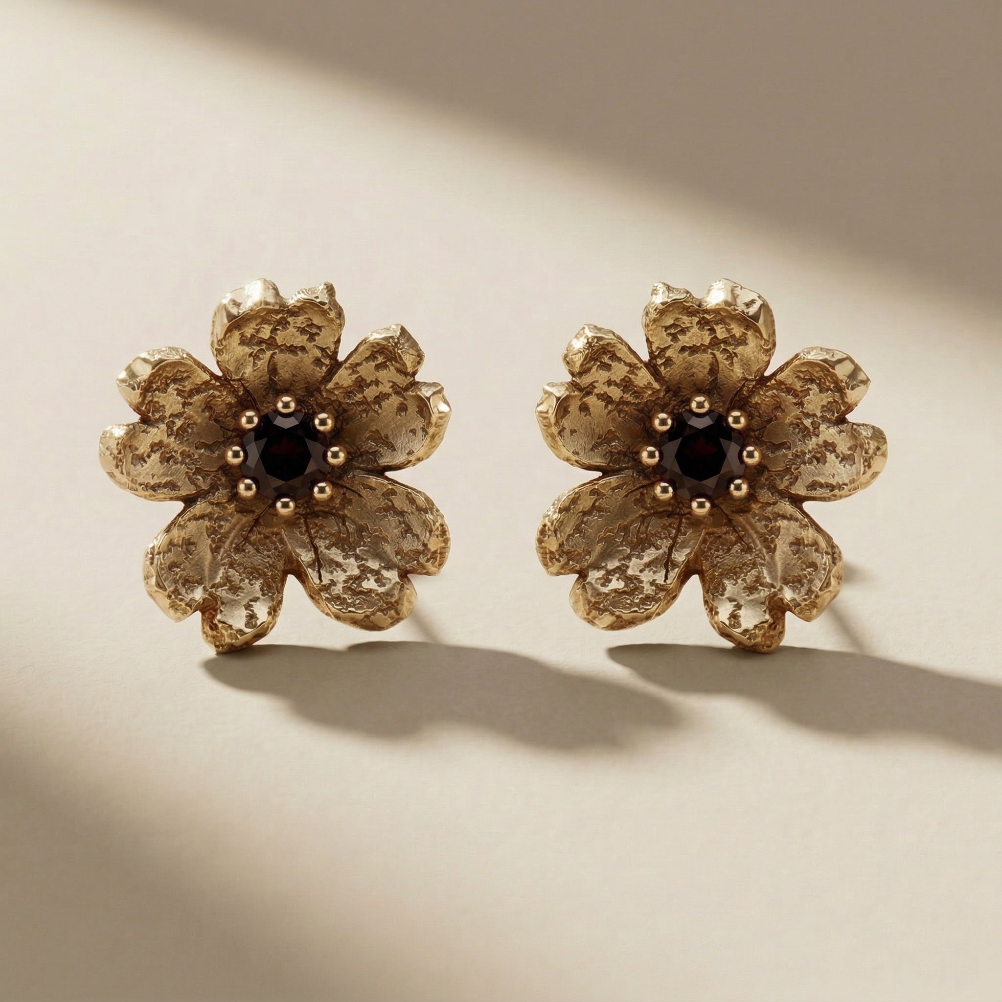 GOLDEN FLORIS SANGUINIS flower earrings, 24kt gold-plated, with red stones, handcrafted in Italy for you - Broken Hearts