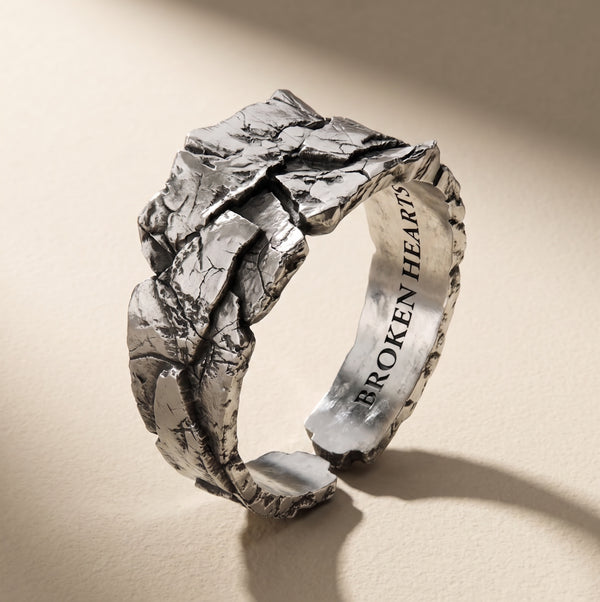 CORTEX ring in volcanic-oxidized 925 silver, handcrafted in Italy for you - Broken Hearts