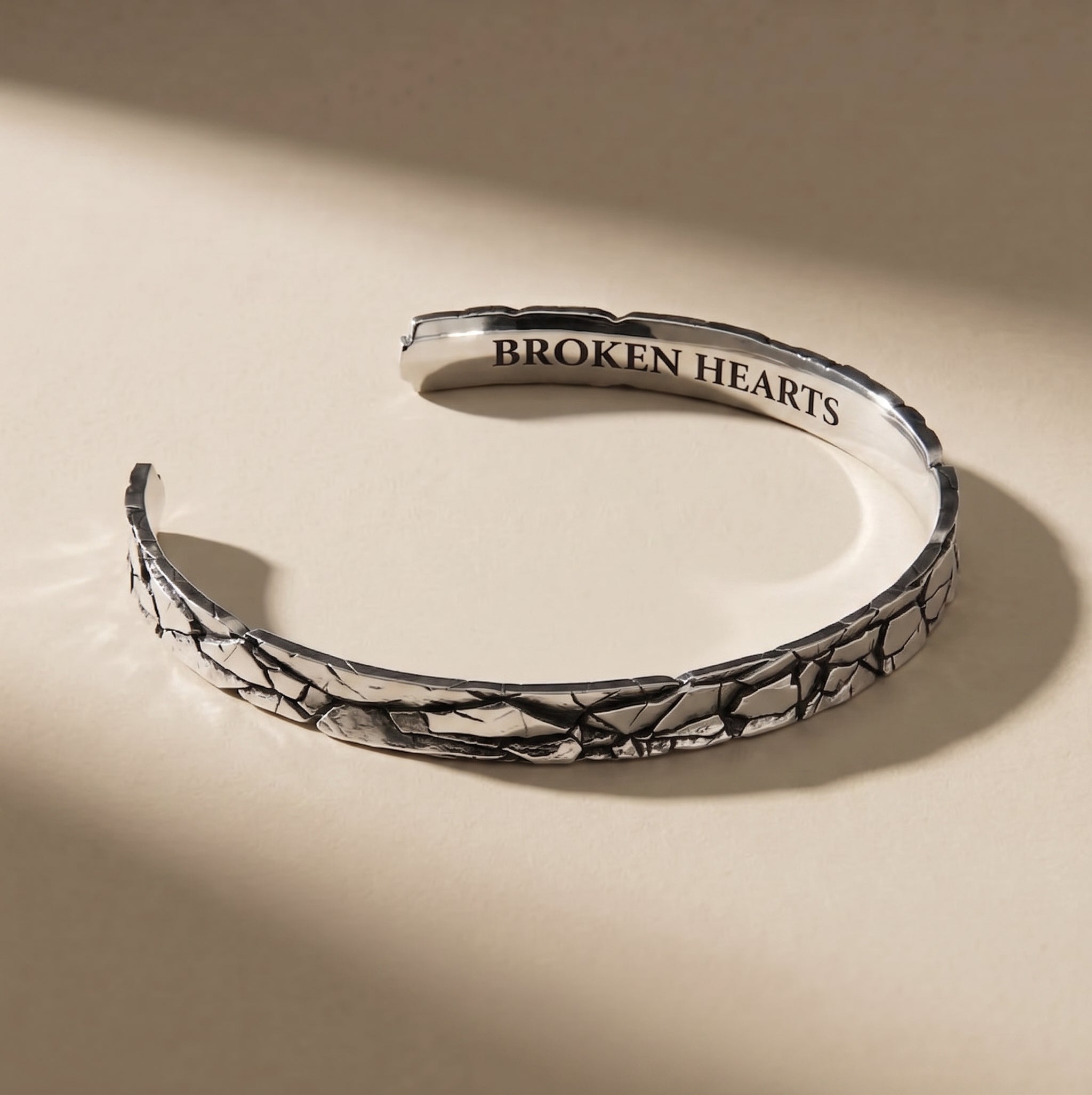 VOLUMEN ring in volcanic-oxidized 925 silver, handcrafted in Italy for you - Broken Hearts