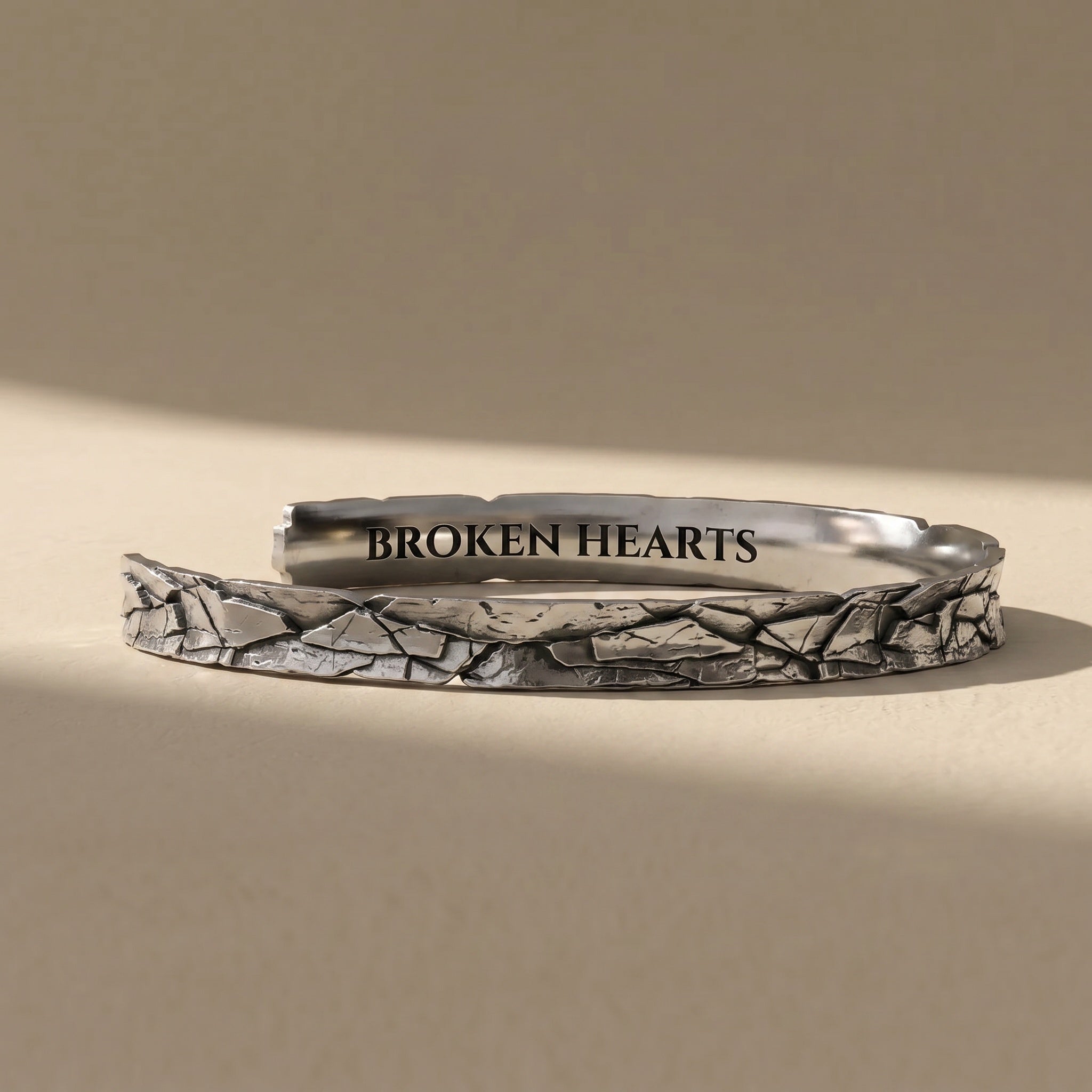 VOLUMEN ring in volcanic-oxidized 925 silver, handcrafted in Italy for you - Broken Hearts