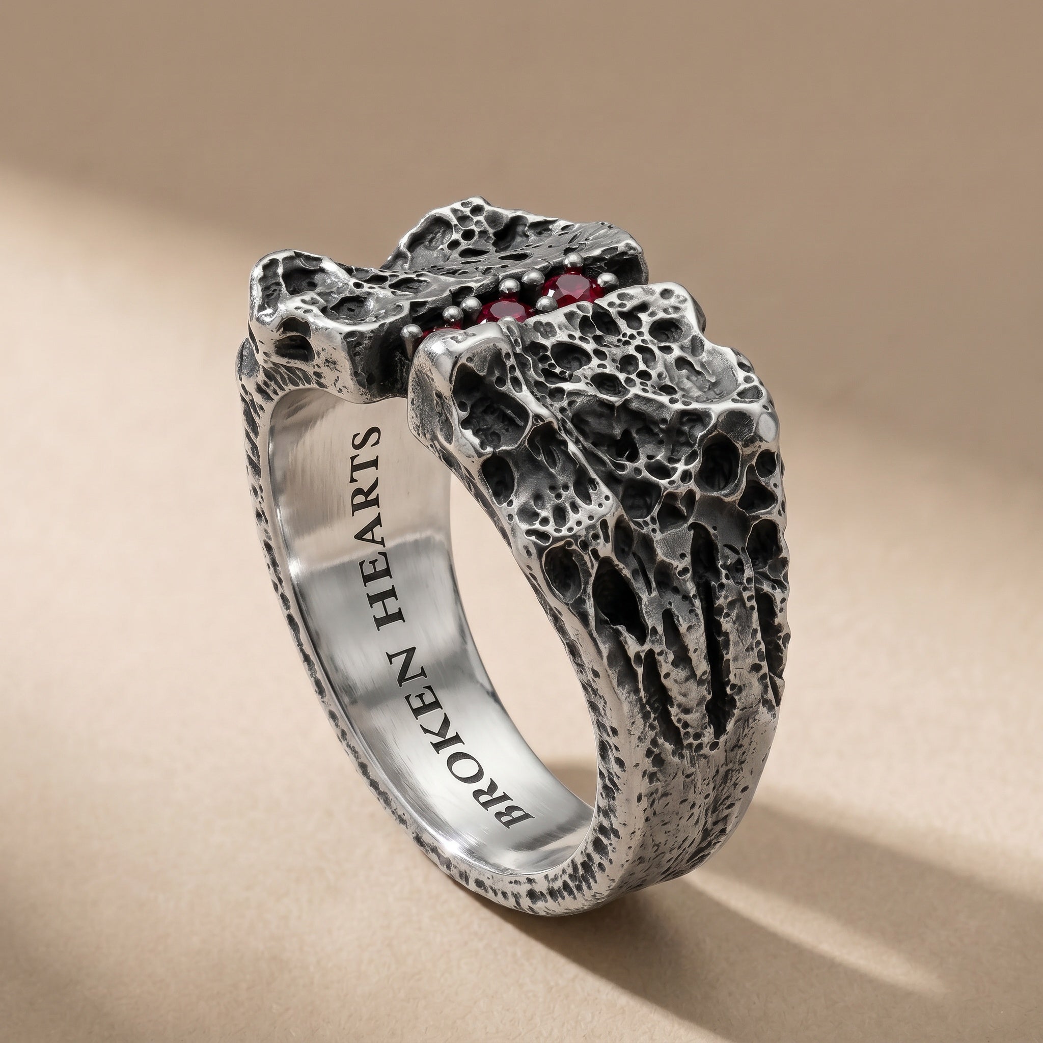 TERNUM SANGUINIS three-stone ring in volcanic-oxidized 925 silver with red stones, handcrafted in Italy for you - Broken Hearts